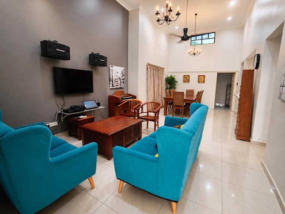 Communal lounge/ TV room