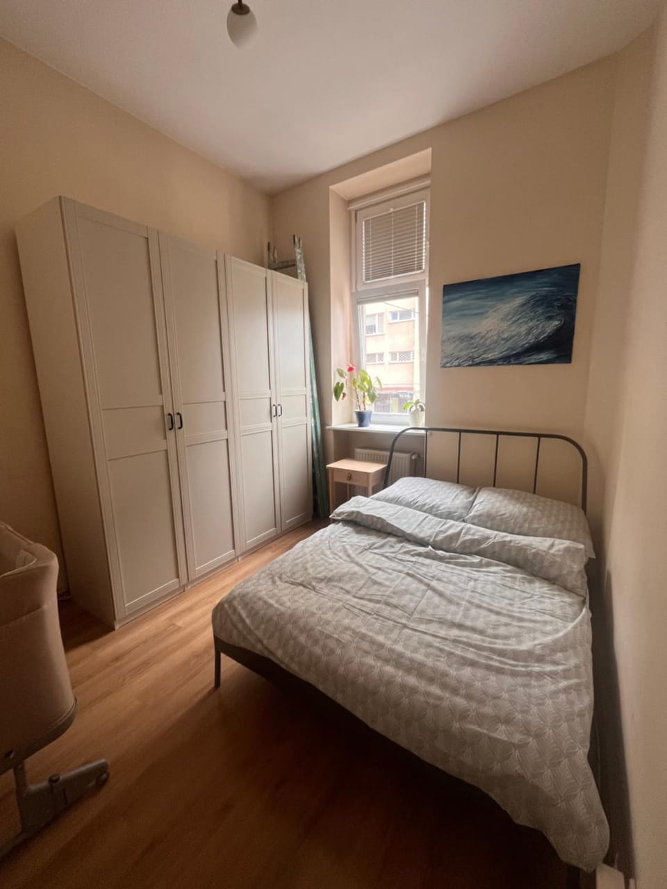 Bedroom, cot