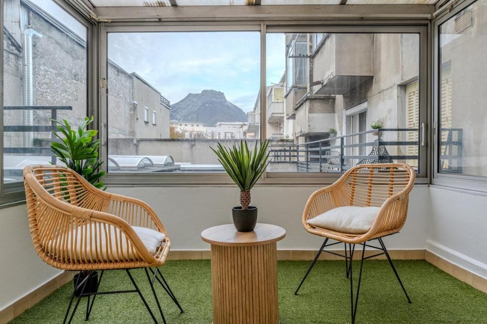 5 min walk GEM - 2 bedrooms - fiber wifi - loggia Apartment in Grenoble
