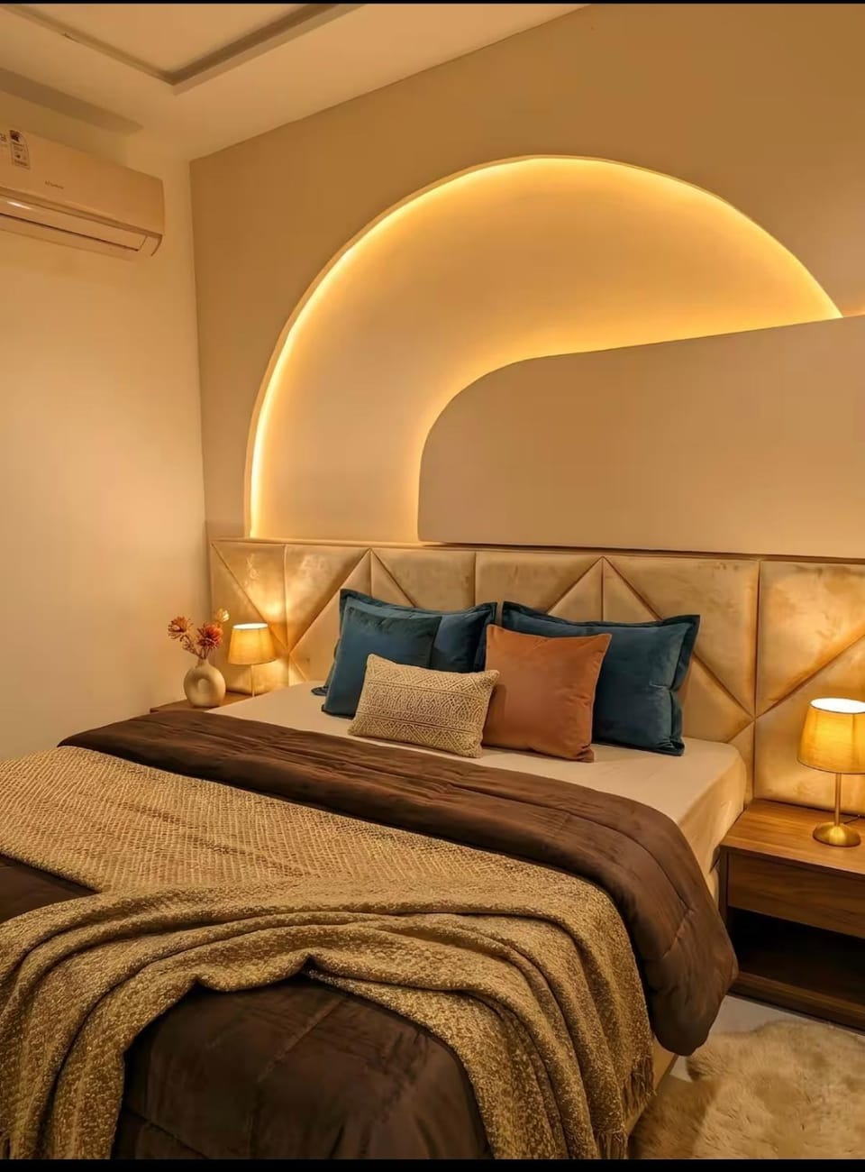 Mirage , 1 BHK , Self Check IN , MM Alam Gulberg Apartment in Lahore