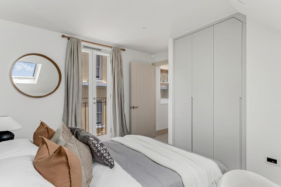 Bedroom, wardrobe