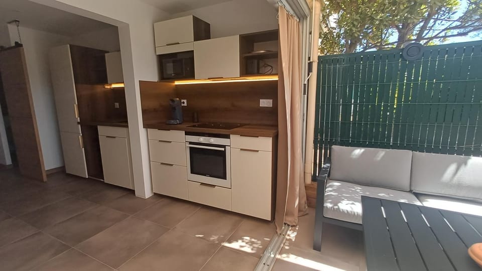 L'Écrin du Sud 4P Élégant, Clim , Piscine, 50m Village Naturiste Apartment in Agde