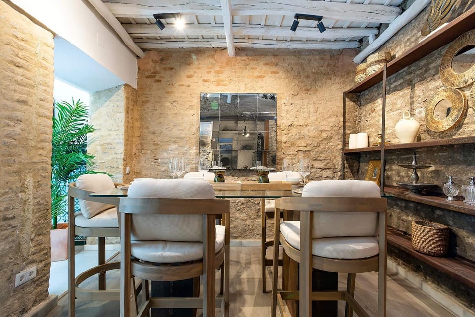 Kitchen or kitchenette, Food and drinks, Dining area