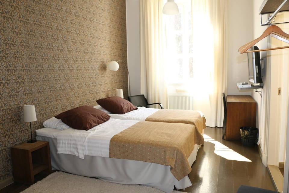Bed, TV and multimedia, Photo of the whole room