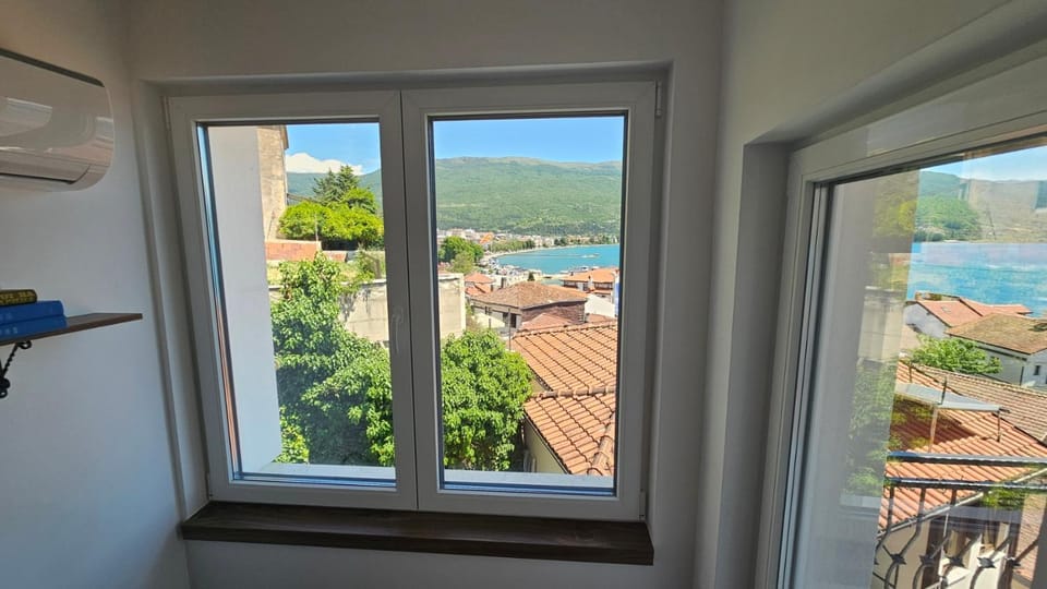 Bird's eye view, View (from property/room), Balcony/Terrace, City view, Lake view, Mountain view