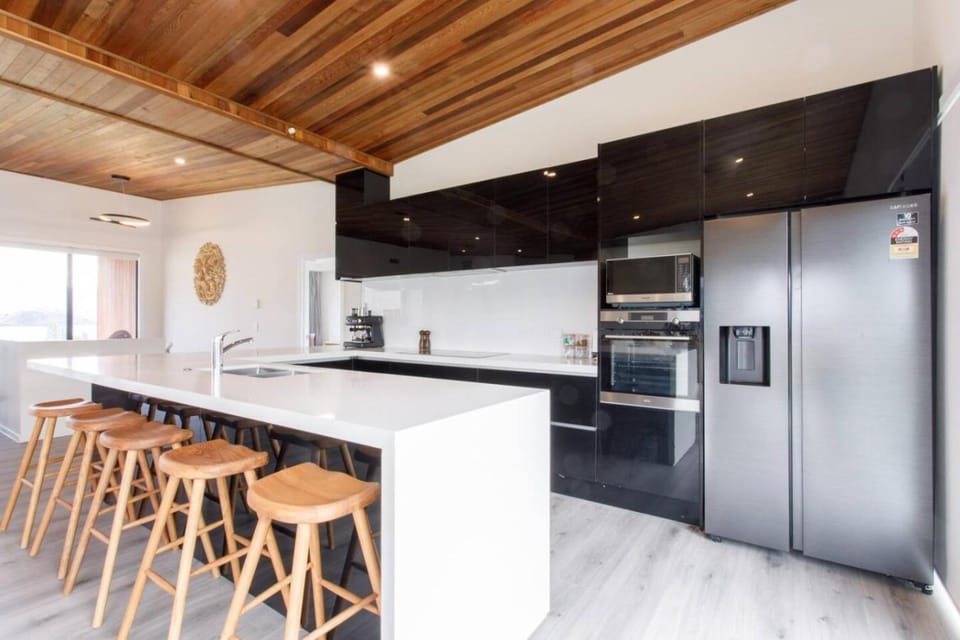 Grand Peninsula Lodge House in Wanaka