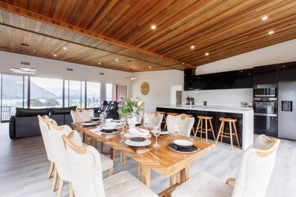 Grand Peninsula Lodge House in Wanaka