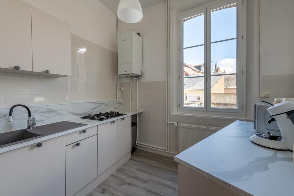 Kitchen or kitchenette