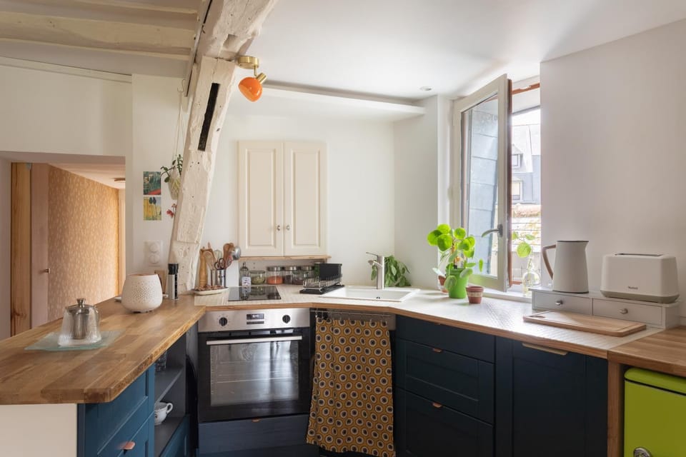 Kitchen or kitchenette