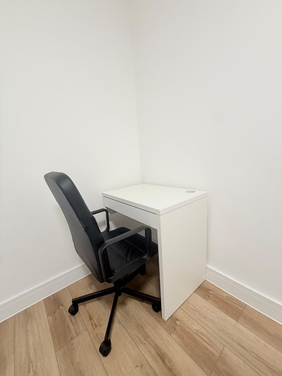 Modern 2BR Flat, Garden, Free Parking, Close to Wembley, Private Garden Apartment in Southall