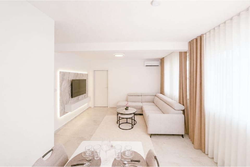 TV and multimedia, Living room, Photo of the whole room, Seating area