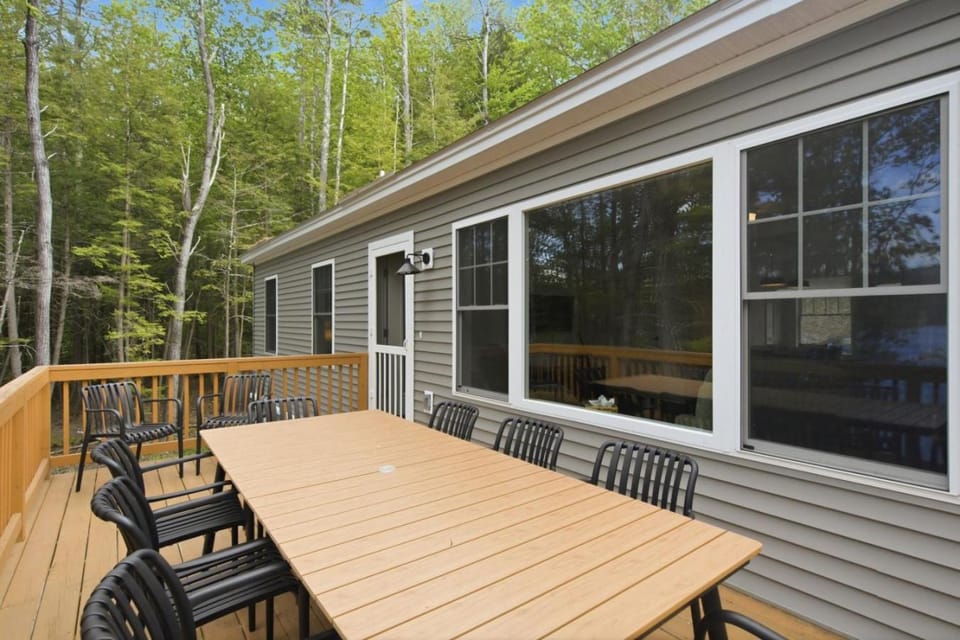 Lakefront Escape - Dock & Kayaks - Manning Lake House in Gilmanton