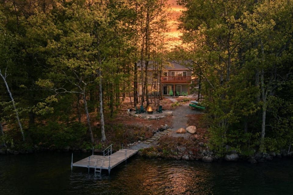 Lakefront Escape - Dock & Kayaks - Manning Lake House in Gilmanton