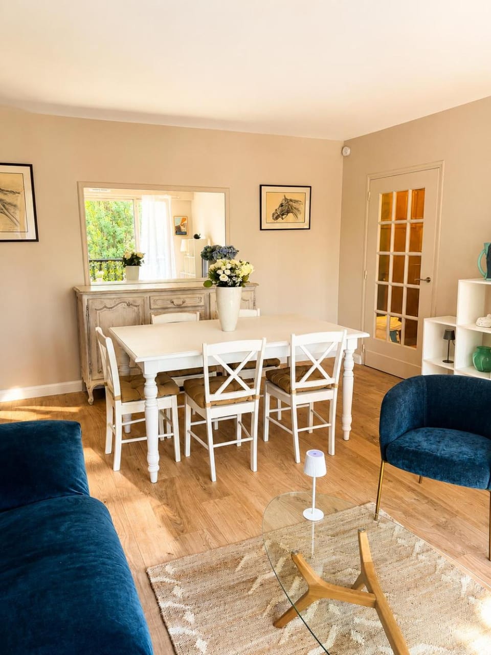 Dining area, Meals