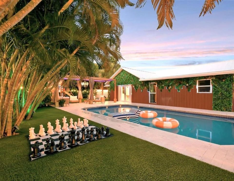 Delray Beach Retreat Private Heated Pool Sleeps 10 Pet Friendly Minutes to the Beach House in Delray Beach