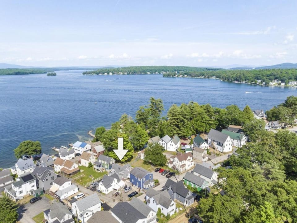 Weirs Beach Cottage - Lake Winnipesaukee Escape House in Laconia