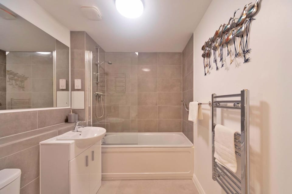 Stunning 2 Bed Ashford Apartment with Terrace Apartment in Ashford