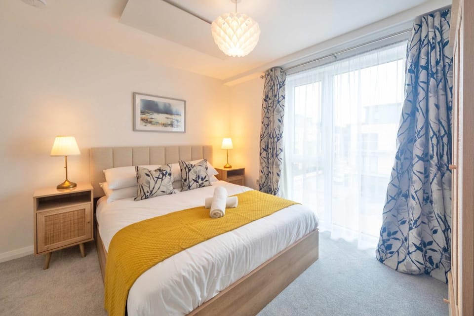 Stunning 2 Bed Ashford Apartment with Terrace Apartment in Ashford