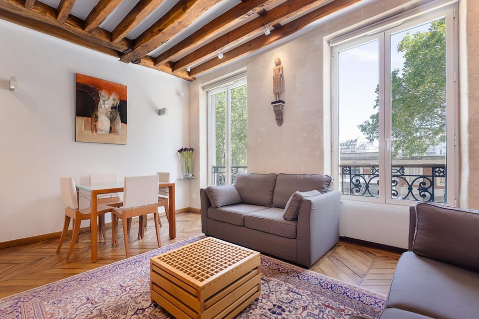 La Tournelle Paris Luxury Apartment on Seine Riverfront, facing Île Saint-Louis Apartment in Paris