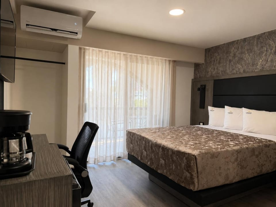 TV and multimedia, Photo of the whole room, Bedroom, air conditioner