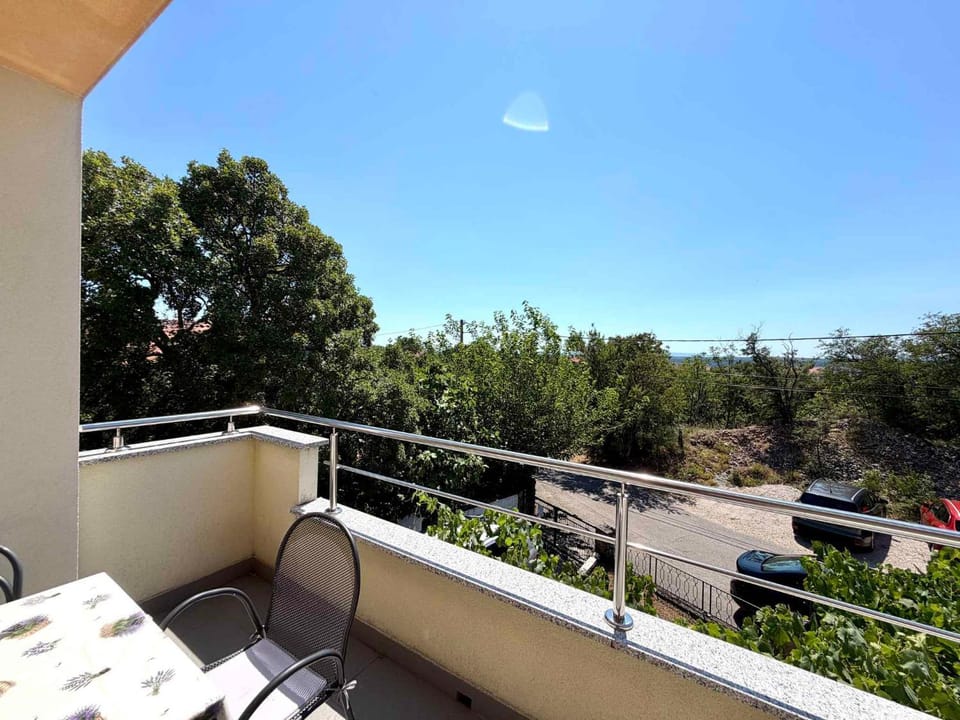 Apartment with A - C in Jadranovo 58156 Apartment in Primorje-Gorski Kotar County