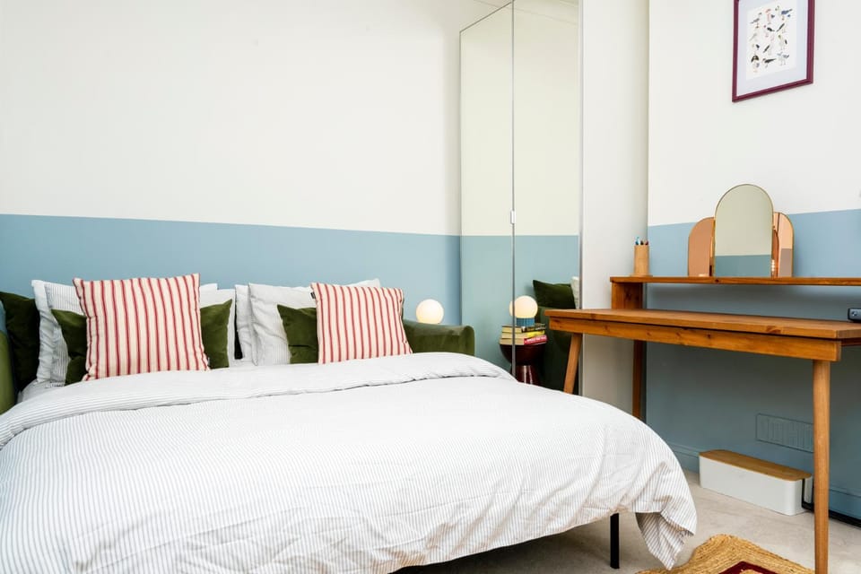 2BDR Brighton Retreat with Courtyard Garden House in Brighton