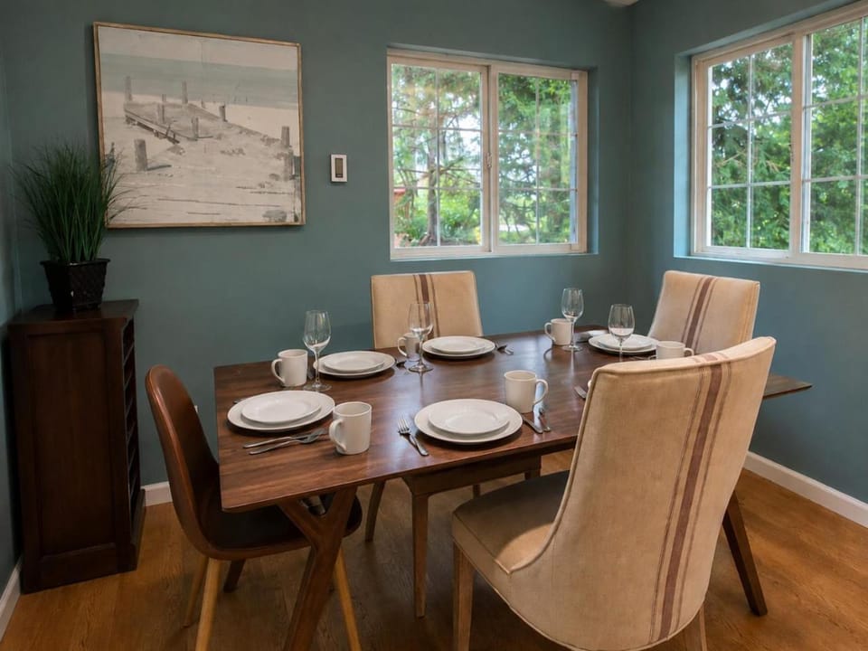 3BR 2BA Beacon Hill Backyard Oasis -Firepit,BBQ Deck, Workspaces and Parking House in Columbia City