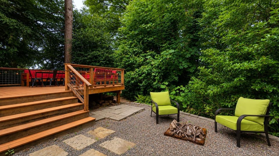 3BR 2BA Beacon Hill Backyard Oasis -Firepit,BBQ Deck, Workspaces and Parking House in Columbia City