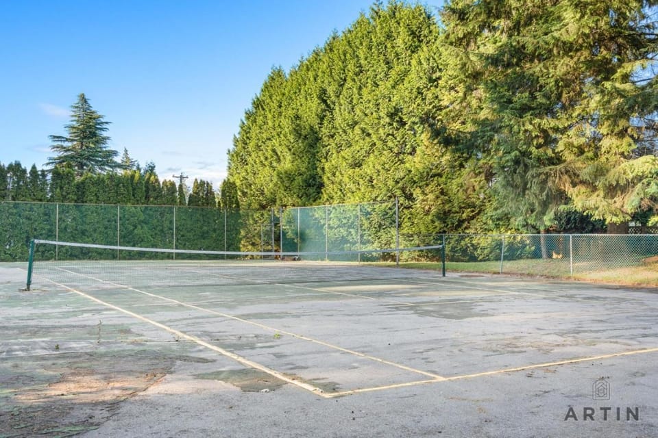 Grand 4BR Point Grey Manor - Walk to Beaches House in Vancouver