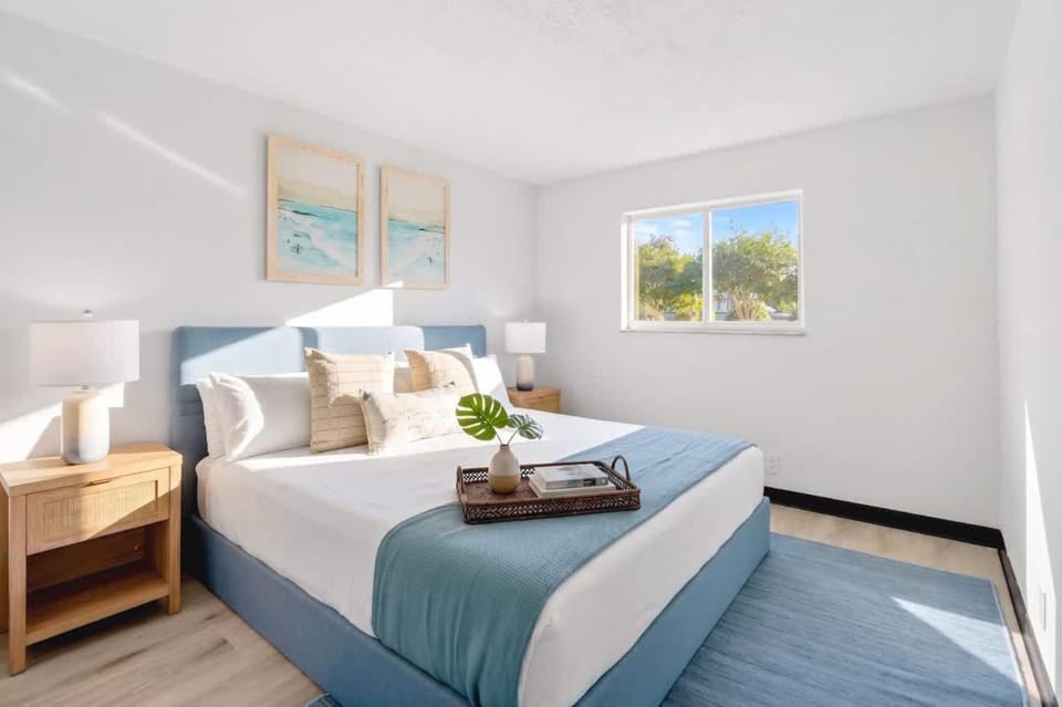 Spacious 2BR Minutes to Beach Airport & Las Olas Apartment in Dania Beach