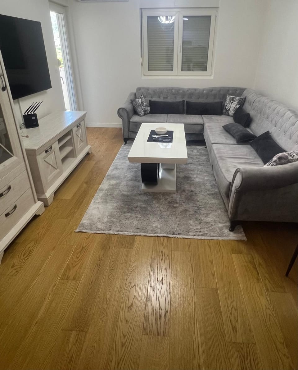 E&E Bar Apartment in Montenegro