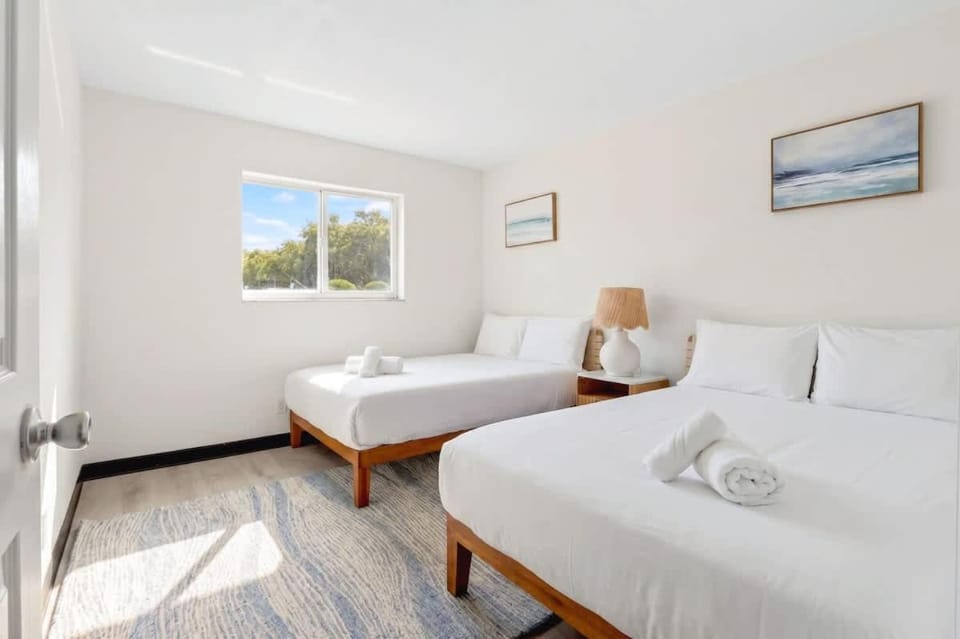 Modern 2BR Near Beach Airport & Cruise Port Apartment in Dania Beach