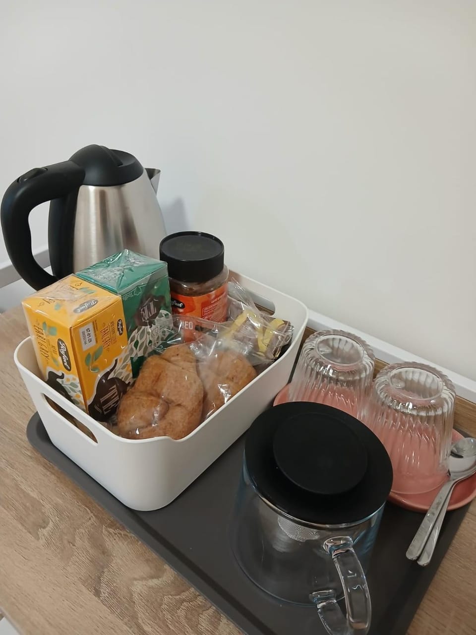 Coffee/tea facilities, Breakfast