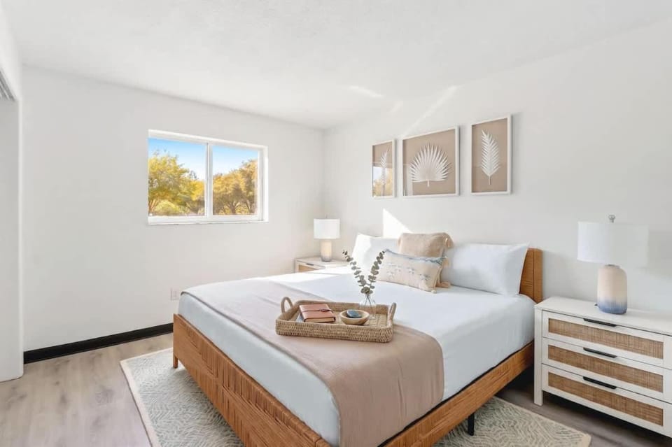 Bright 2BR Near Beach Airport & Las Olas Apartment in Dania Beach