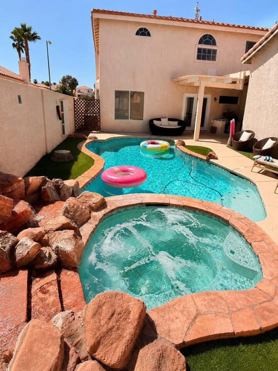 Beautiful 6BR with Casita, Game Room and Pool and Jacuzzi) House in Silverado Ranch