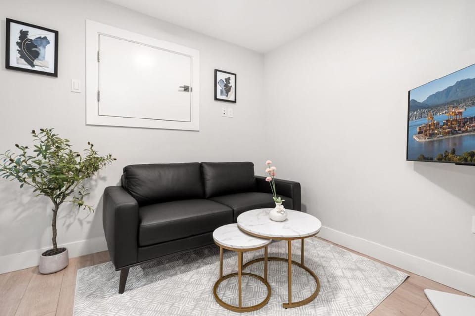 Modern 2BR Basement Suite - Steps to SkyTrain Apartment in Vancouver
