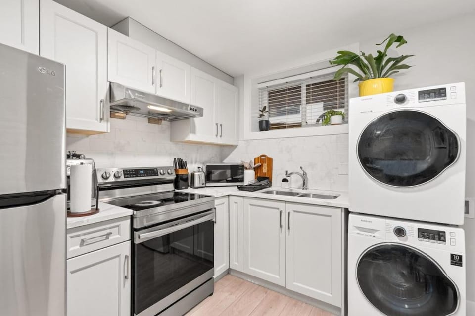 Modern 2BR Basement Suite - Steps to SkyTrain Apartment in Vancouver