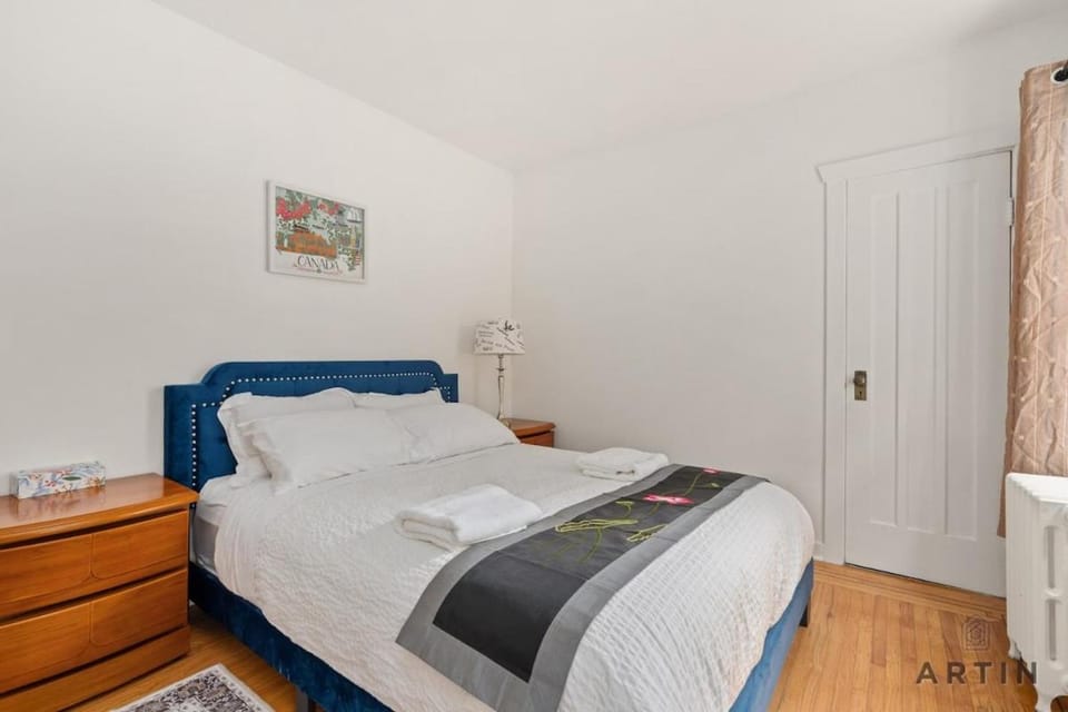 Bright 2BR Kits Gem - Walk to Parks and Beaches House in Vancouver