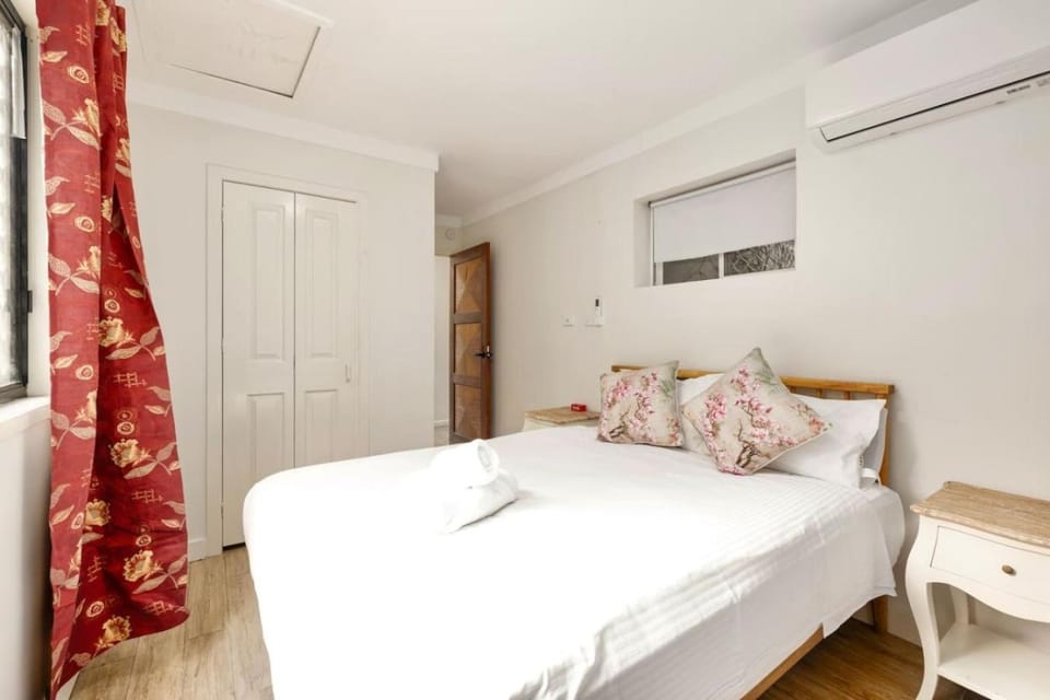 Quiet 2 Bedroom Daisy Hill Home with Garden Views, Parking, Internet House in Brisbane