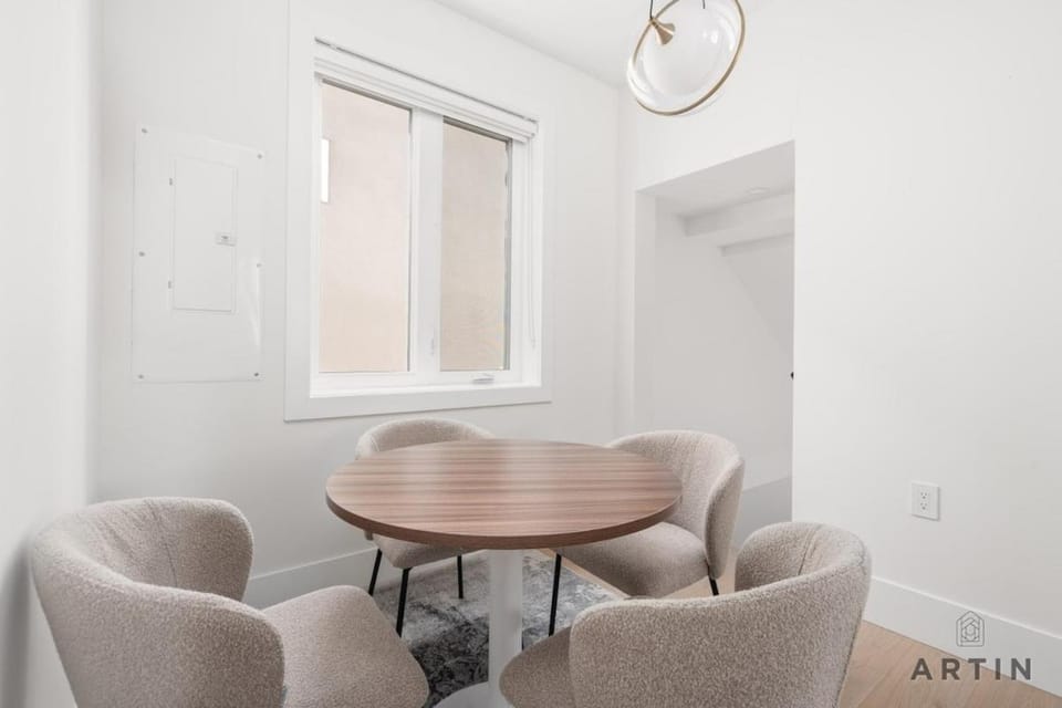 Newly Renovated 3BR Townhouse - Heart of East Van House in Vancouver