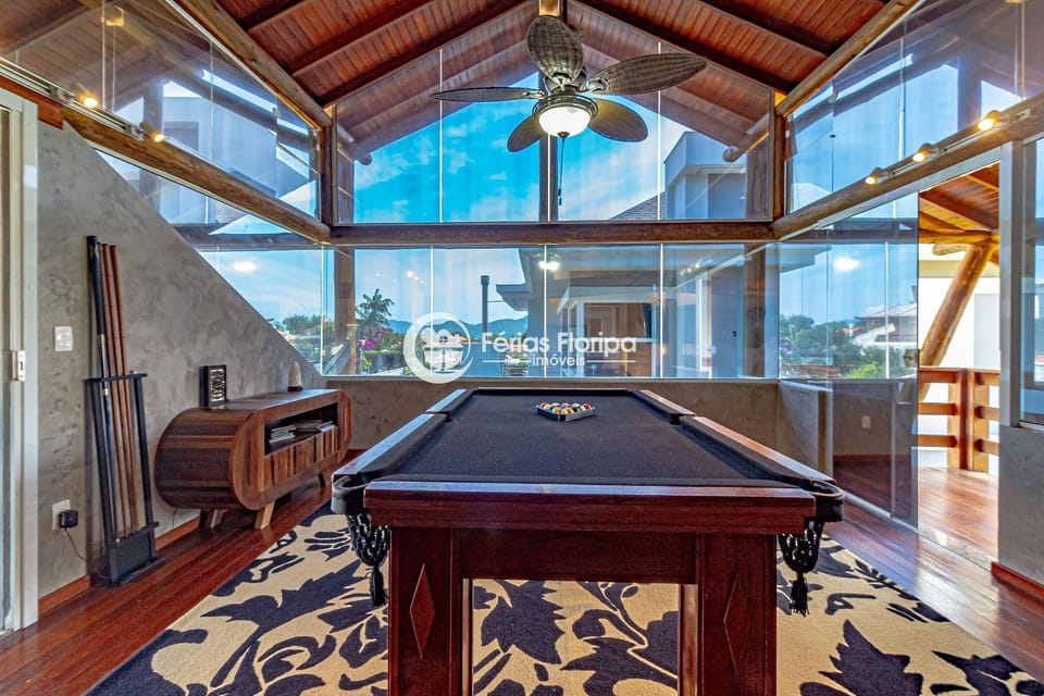 Condomínio tropical e piscina aquecida House in Florianopolis