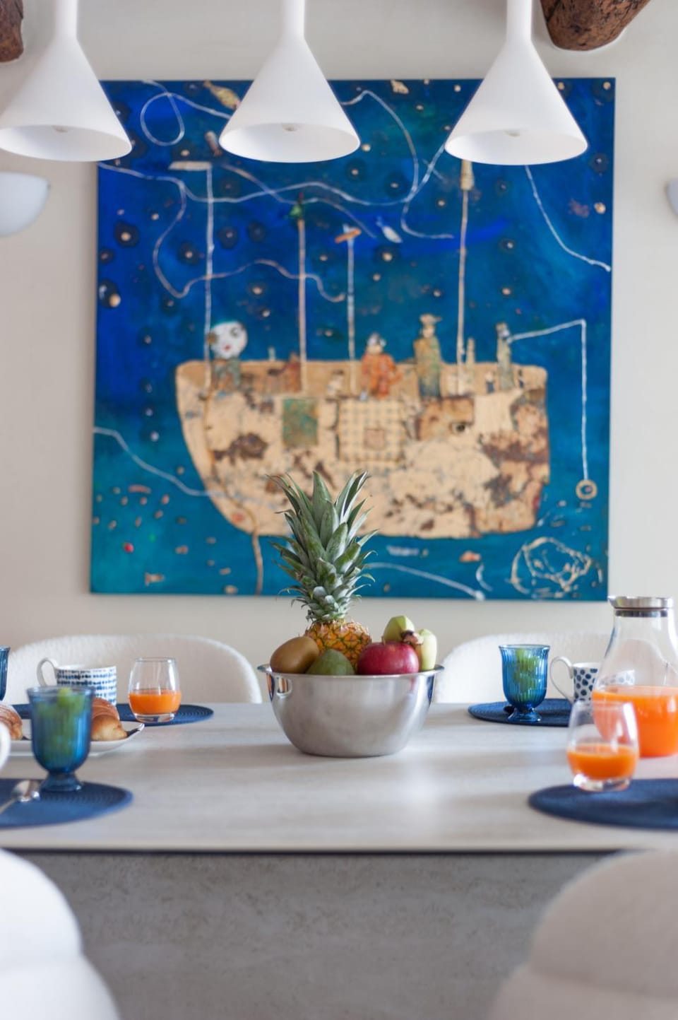 Living room, Food and drinks, Decorative detail, Seating area, Dining area