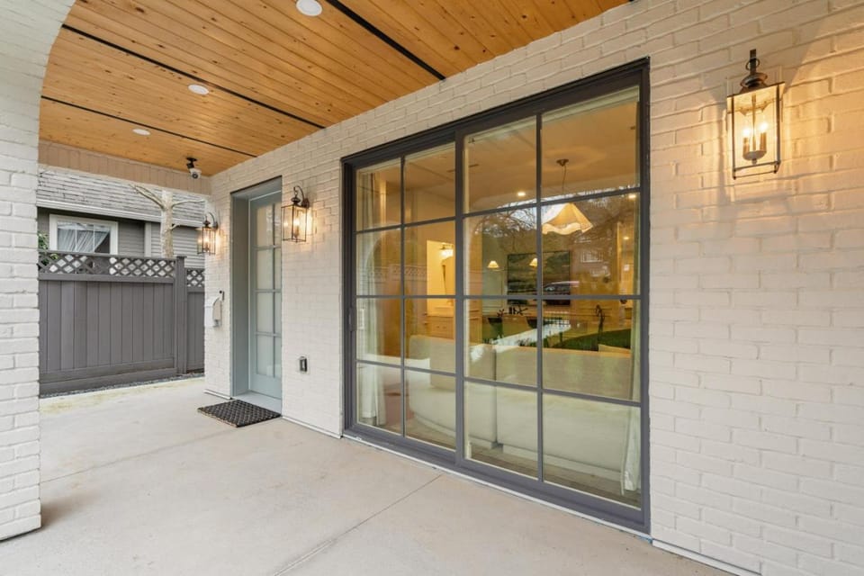 Brand-New Sun-Drenched Kits Home with Rooftop Deck House in Vancouver