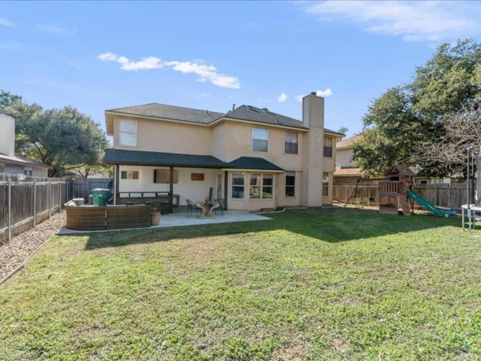 Spacious & Stylish 4 BR house Round Rock House in Windemere
