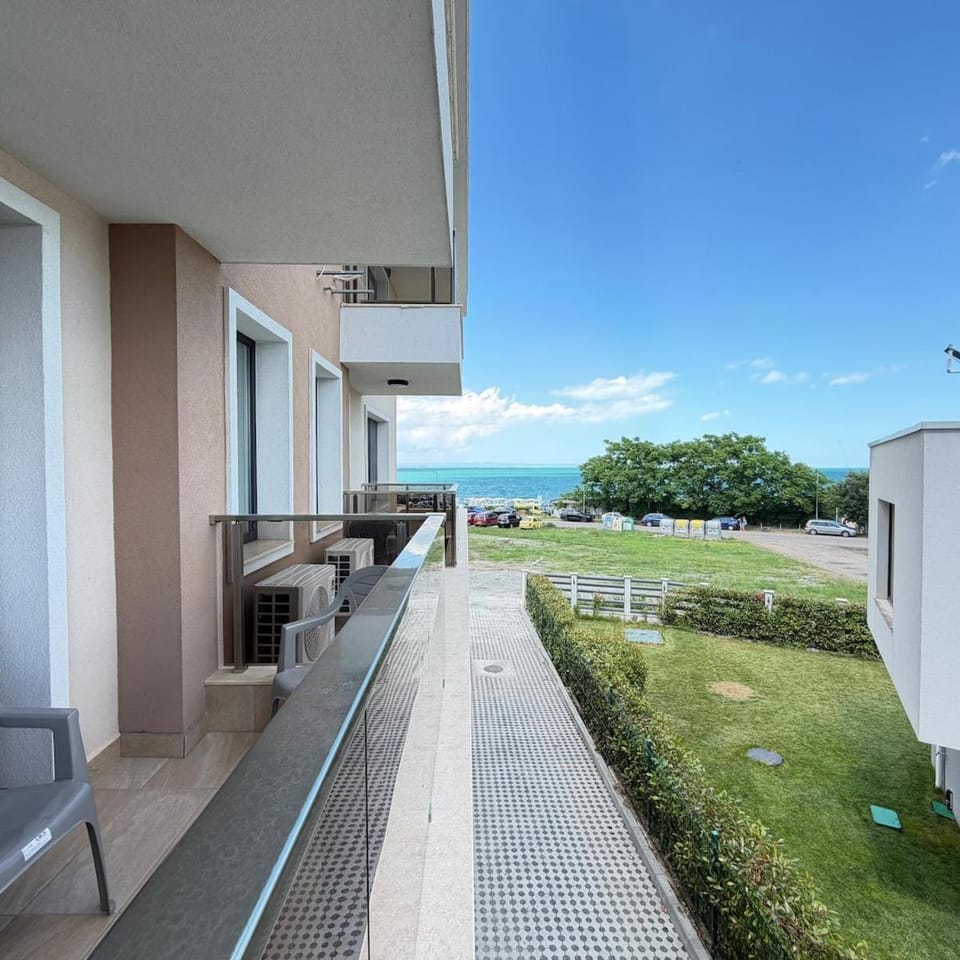 View (from property/room), Balcony/Terrace, Balcony/Terrace, Seating area, Sea view