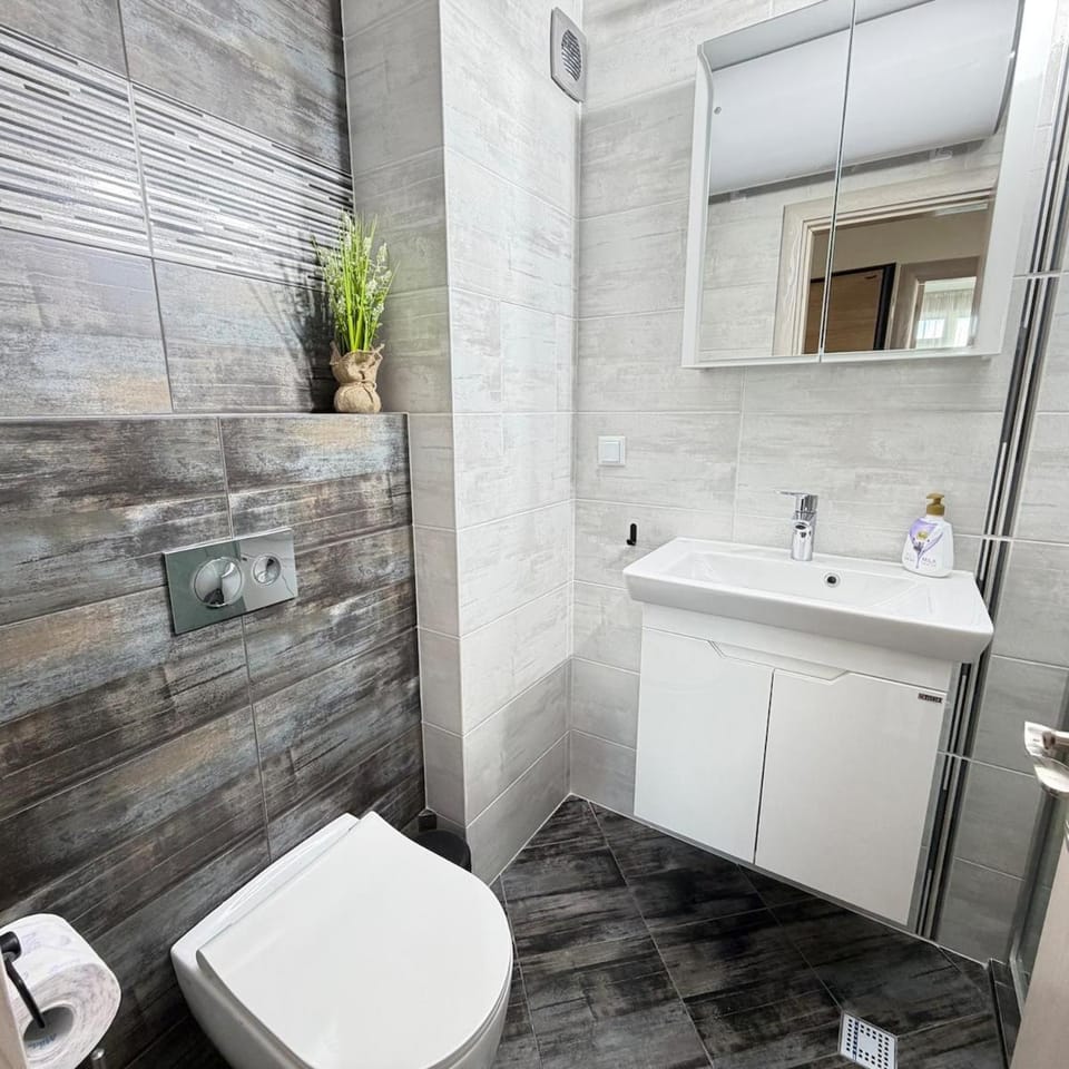 Shower, Bathroom, towels