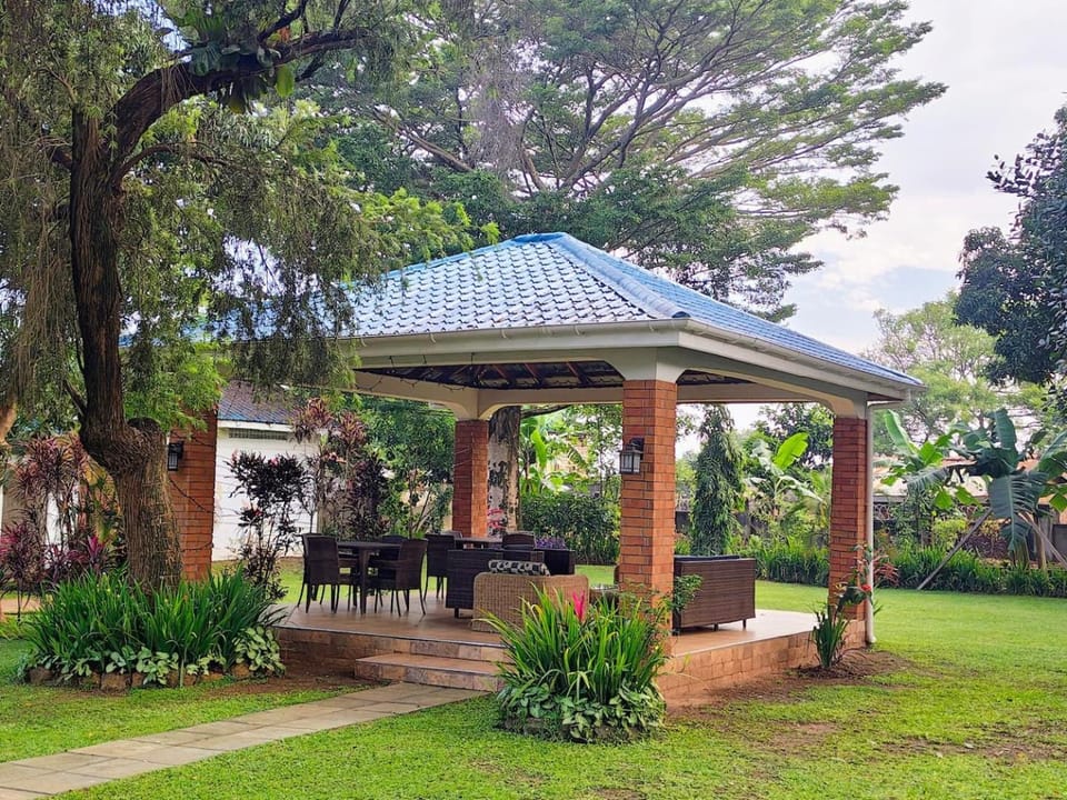 Entire Villa and Garden - 5 Beautiful Guest Units Villa in Kampala