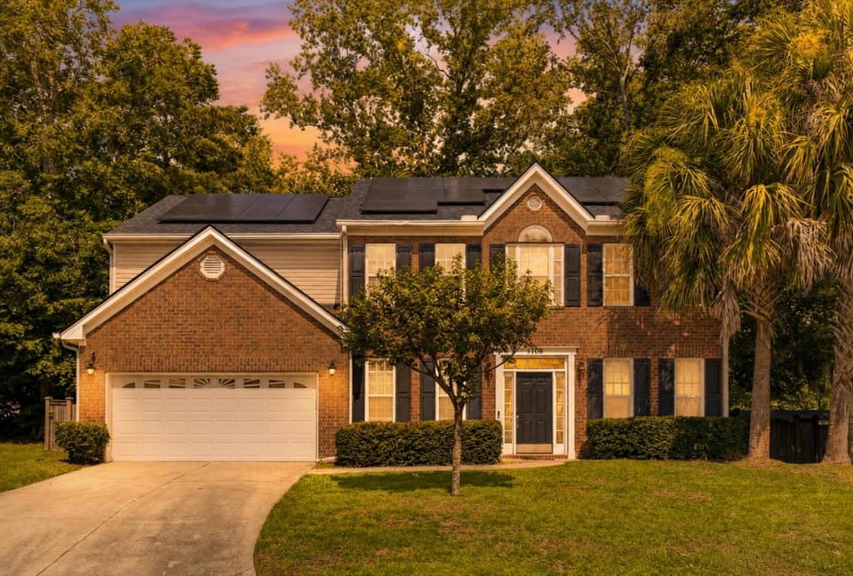 5 BR - Pool, Firepit, Backyard House in Summerville