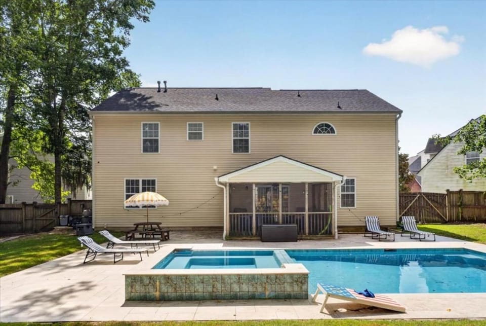 5 BR - Pool, Firepit, Backyard House in Summerville