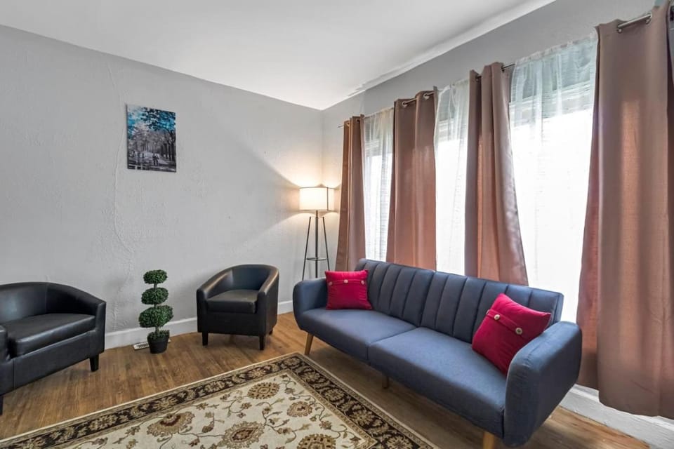Cozy 1BR Buffalo Home Near Canalside, Allentown Sleeps 4, Pet-Friendly, Easy First-Floor Access House in Buffalo